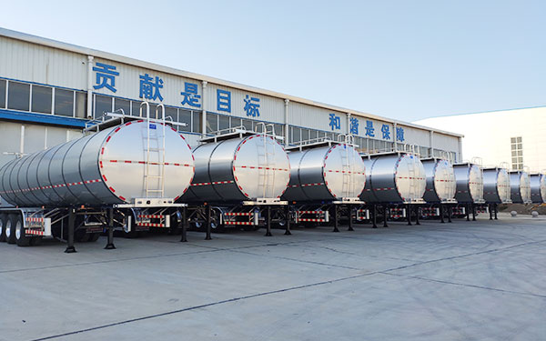 鲜奶运输车